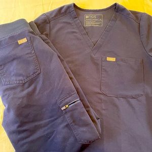 FIGS navy XS Petite Zamora jogger pants and XS Catarina top